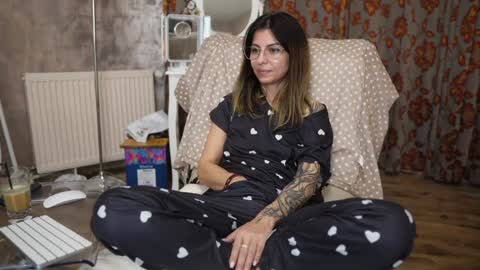 Snapshot of crissy_love chatting on January 25, 1:10 am crissy_love online show from January 25, 1:10 am