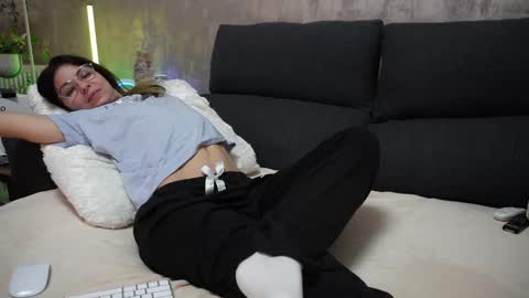 Snapshot of crissy_love chatting on February 10, 11:02 pm crissy_love online show from February 10, 11:02 pm