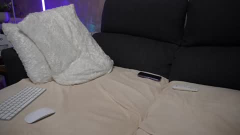 Snapshot of crissy_love chatting on February 11, 5:05 am crissy_love online show from February 11, 5:05 am