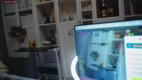 Snapshot of crissy_love chatting on February 24, 12:41 am crissy_love online show from February 24, 12:41 am