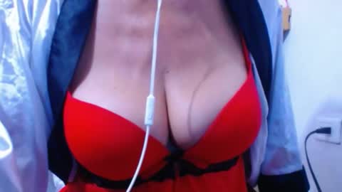Snapshot of cristal_collins1 chatting on January 15, 12:04 pm cristal_collins1 online show from January 15, 12:04 pm