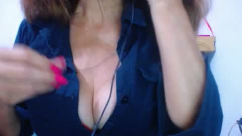 Snapshot of cristal_collins1 chatting on January 23, 11:26 am cristal_collins1 online show from January 23, 11:26 am