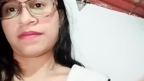 Snapshot of cristal_g19 chatting on January 1, 4:29 am online show from January 1, 4:29 am