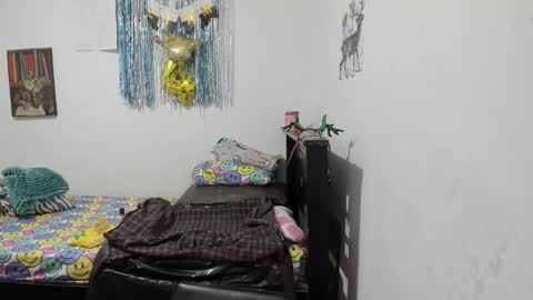 Snapshot of cristal_g19 chatting on February 27, 7:12 am online show from February 27, 7:12 am