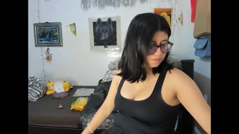 Snapshot of cristal_g19 chatting on November 29, 2:14 am online show from November 29, 2:14 am