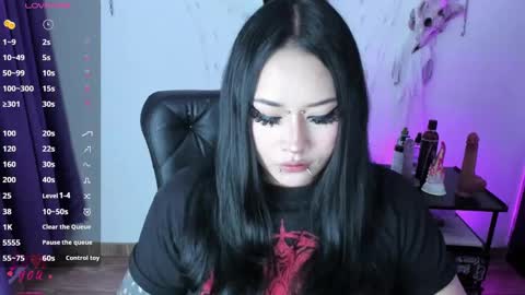 Snapshot of cristal_kosh chatting on March 5, 11:17 am Cris online show from March 5, 11:17 am