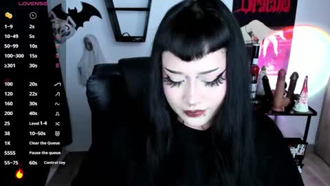 Snapshot of cristal_kosh chatting on October 27, 11:31 pm Cris online show from October 27, 11:31 pm