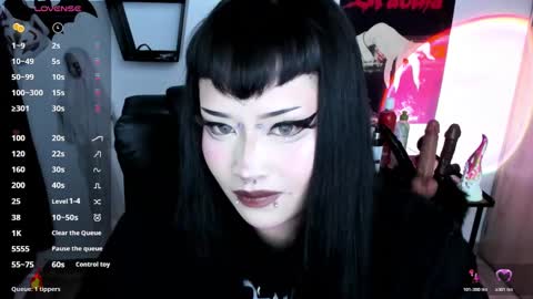 Snapshot of cristal_kosh chatting on October 30, 9:59 pm Cris online show from October 30, 9:59 pm