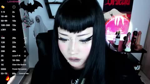 Snapshot of cristal_kosh chatting on March 26, 8:25 pm Cris online show from March 26, 8:25 pm