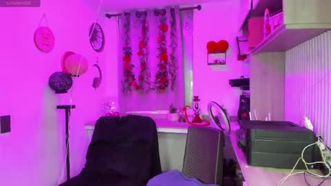Snapshot of cristalayala_ chatting on July 9, 12:15 am Cristal Ayala online show from July 9, 12:15 am