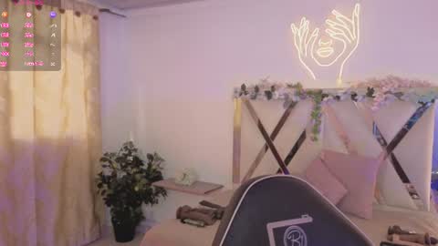 Snapshot of cristalbroke_tay chatting on July 4, 8:37 pm Crystalbroke online show from July 4, 8:37 pm