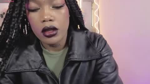 Snapshot of cristalbroke_tay chatting on July 16, 6:58 pm Crystalbroke online show from July 16, 6:58 pm