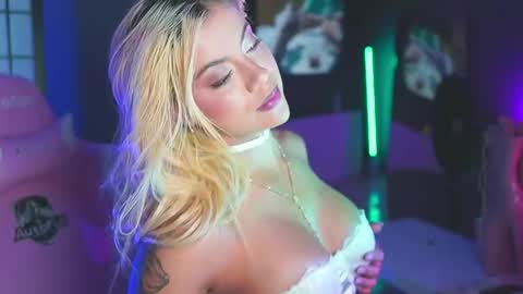 Laura online show from December 21, 12:18 am