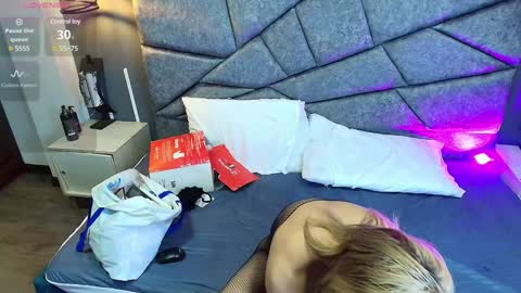 Snapshot of cristalmillf chatting on December 17, 7:26 pm CRISTAL MILF online show from December 17, 7:26 pm