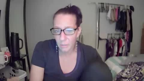 Snapshot of cristalmills069 chatting on May 14, 5:03 am Quartz online show from May 14, 5:03 am