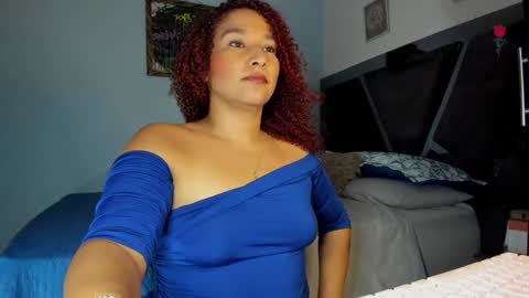 Snapshot of cristalred_ chatting on December 11, 2:41 am Cristal online show from December 11, 2:41 am