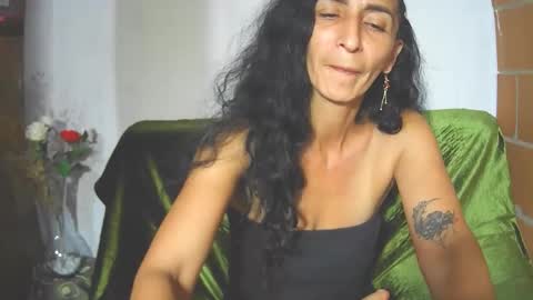 Snapshot of cristalvelvet chatting on May 23, 12:16 am online show from May 23, 12:16 am