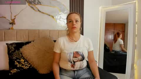 cristal walker online show from July 1, 11:23 am