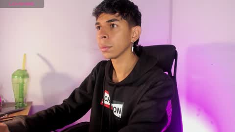 cristhian online show from January 8, 3:20 am