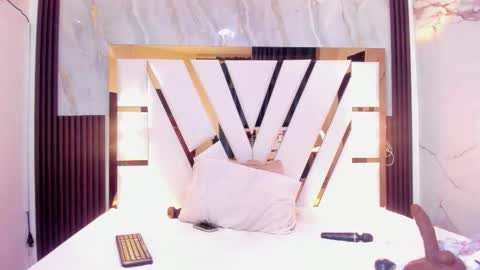 Snapshot of cristhinbrown chatting on November 5, 7:08 am cristin online show from November 5, 7:08 am