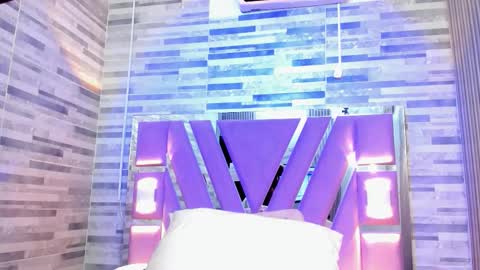 Snapshot of cristhinbrown chatting on November 15, 11:51 am cristin online show from November 15, 11:51 am