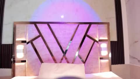 Snapshot of cristhinbrown chatting on January 18, 6:23 pm cristin online show from January 18, 6:23 pm