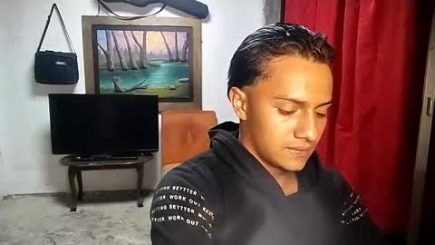 Snapshot of cristian_torres10 chatting on February 25, 5:30 am Cristian online show from February 25, 5:30 am