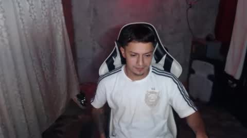 Snapshot of cristian_torres10 chatting on January 18, 5:44 am Cristian online show from January 18, 5:44 am
