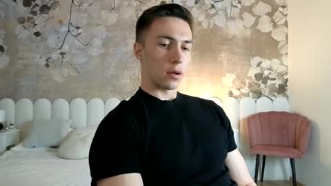 Snapshot of cristianovilla chatting on May 1, 6:56 pm CristianoHailey online show from May 1, 6:56 pm