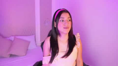 C R I S T I N online show from April 21, 8:01 pm