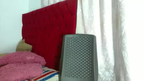 cristinamontiel74 online show from November 27, 2:52 pm