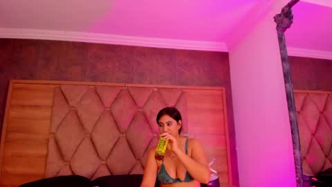 Snapshot of cristinerain chatting on May 4, 5:47 am CristineRain online show from May 4, 5:47 am