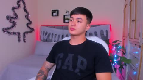 Snapshot of cristopher_strong chatting on December 18, 12:51 pm Cristopher online show from December 18, 12:51 pm