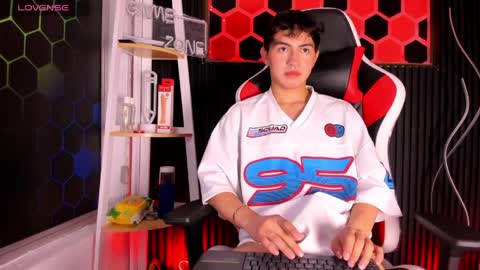 Cristopher  online show from April 7, 9:26 pm