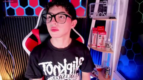 Snapshot of cristopher_wild chatting on April 30, 8:57 pm Cristopher online show from April 30, 8:57 pm