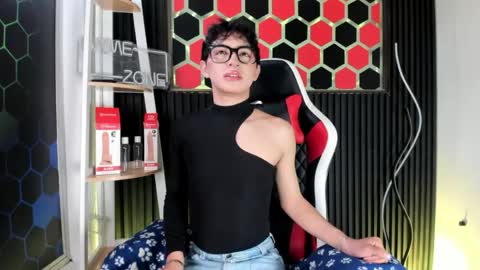 Snapshot of cristopher_wild chatting on May 2, 8:47 pm Cristopher online show from May 2, 8:47 pm