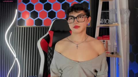 Snapshot of cristopher_wild chatting on May 7, 8:58 pm Cristopher online show from May 7, 8:58 pm