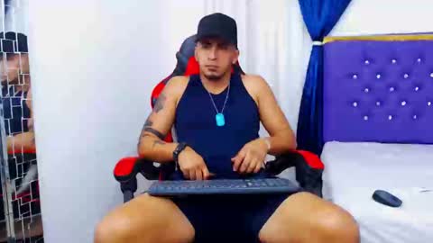 Snapshot of cristophertompson chatting on December 2, 3:36 pm Say me Cris online show from December 2, 3:36 pm