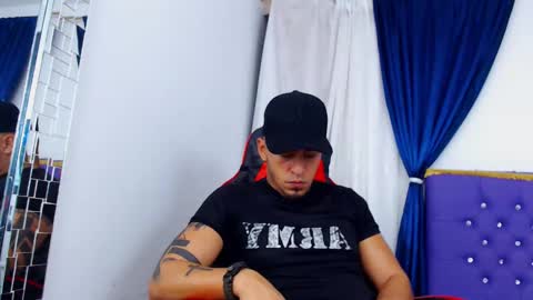 Snapshot of cristophertompson chatting on December 7, 1:36 am Say me Cris online show from December 7, 1:36 am