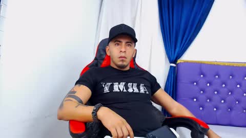 Snapshot of cristophertompson chatting on December 7, 8:44 am Say me Cris online show from December 7, 8:44 am