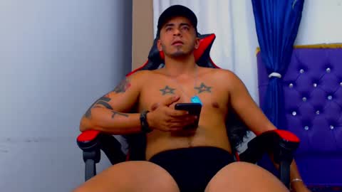 Snapshot of cristophertompson chatting on December 21, 10:50 am Say me Cris online show from December 21, 10:50 am