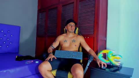 Snapshot of cristophertompson chatting on January 2, 3:51 pm Say me Cris online show from January 2, 3:51 pm