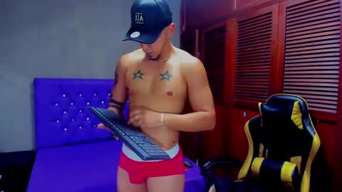 Snapshot of cristophertompson chatting on January 13, 5:12 pm Say me Cris online show from January 13, 5:12 pm