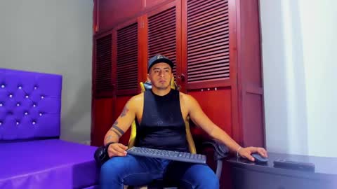 Snapshot of cristophertompson chatting on January 19, 12:39 pm Say me Cris online show from January 19, 12:39 pm