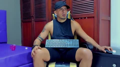 Snapshot of cristophertompson chatting on January 24, 1:03 pm Say me Cris online show from January 24, 1:03 pm