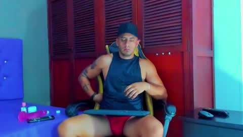 Snapshot of cristophertompson chatting on January 25, 10:51 am Say me Cris online show from January 25, 10:51 am