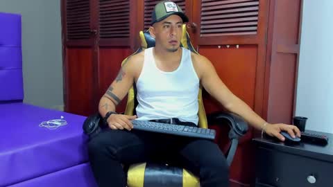 Snapshot of cristophertompson chatting on February 1, 1:09 pm Say me Cris online show from February 1, 1:09 pm