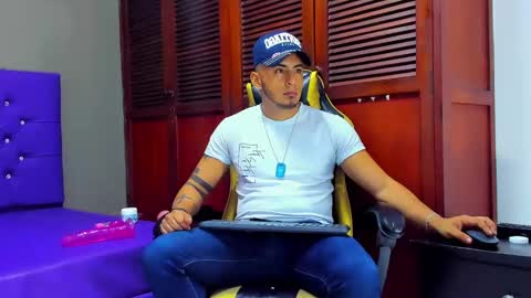 Snapshot of cristophertompson chatting on February 4, 12:55 pm Say me Cris online show from February 4, 12:55 pm