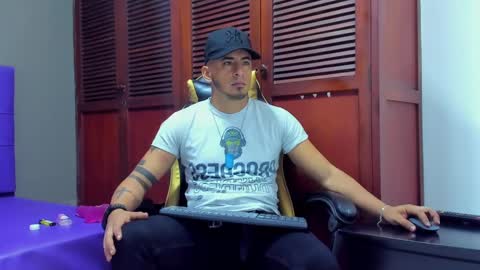 Snapshot of cristophertompson chatting on February 8, 1:01 pm Say me Cris online show from February 8, 1:01 pm