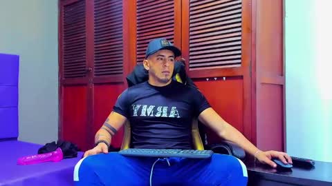Snapshot of cristophertompson chatting on February 10, 3:21 pm Say me Cris online show from February 10, 3:21 pm